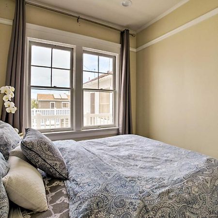 Charming Renovated Avalon Townhome, Walk To Beach! Bagian luar foto