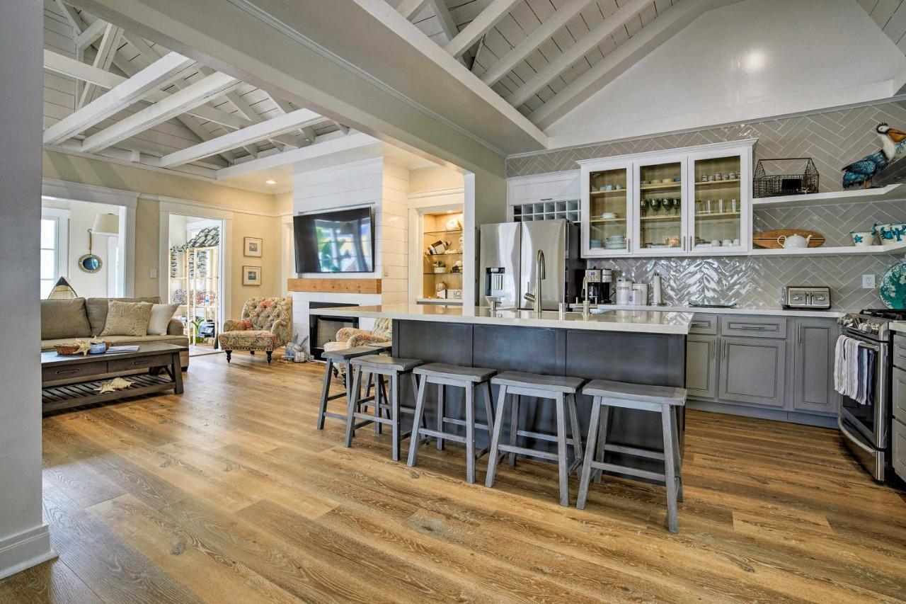 Charming Renovated Avalon Townhome, Walk To Beach! Bagian luar foto